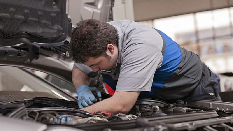 The Benefits of Hiring A Professional Mechanic