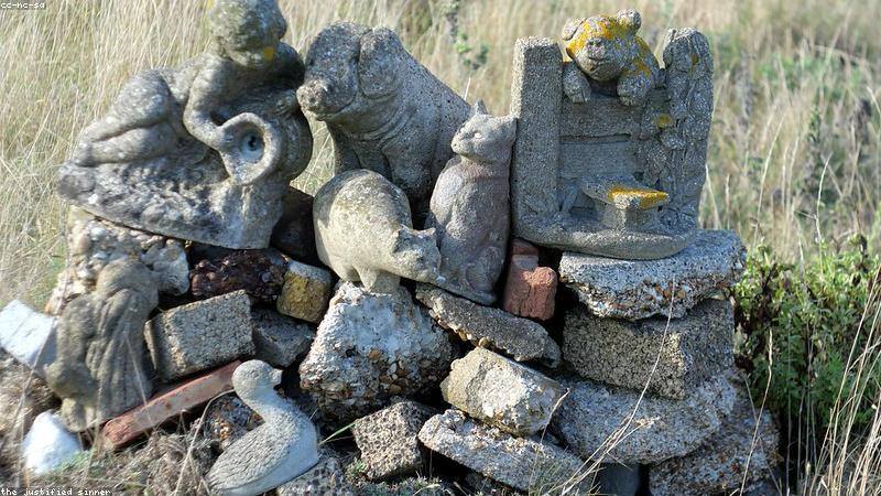 4 Concrete Garden Ornaments That Will Distinguish Your Garden from Others